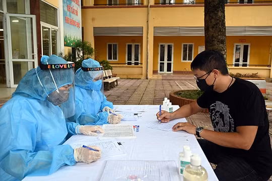 Thực hiện xét nghiệm COVID-19 cho người có nhu cầu xuất cảnh