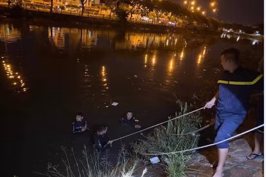 TP.HCM: 2 người phụ nữ nhảy cầu vì cãi nhau, 1 người cấp cứu, 1 người tử vong