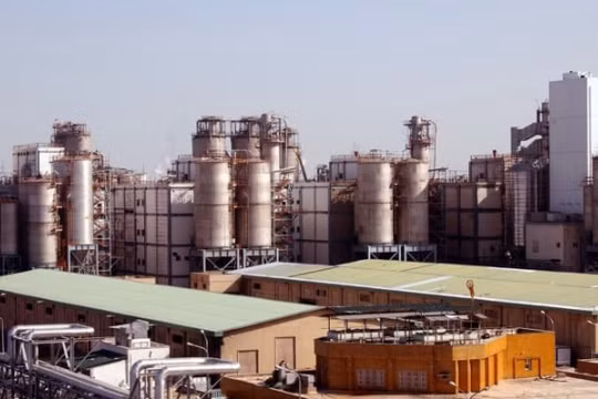 Lửa bùng phát tại một nhà máy hóa dầu ở Tây-Bắc Iran