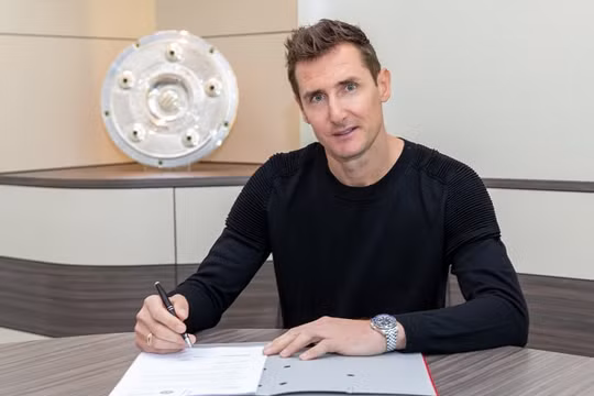 Huyền thoại Miroslav Klose chính thức gia nhập ban huấn luyện Bayern Munich 