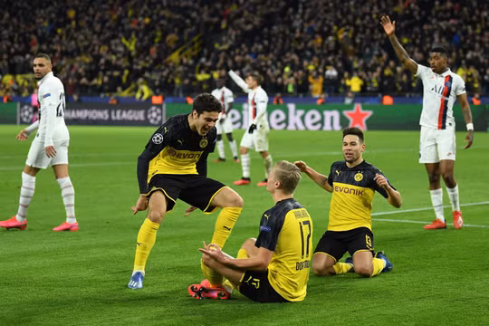 Erling Haaland rực sáng, Dortmund nhấn chìm PSG