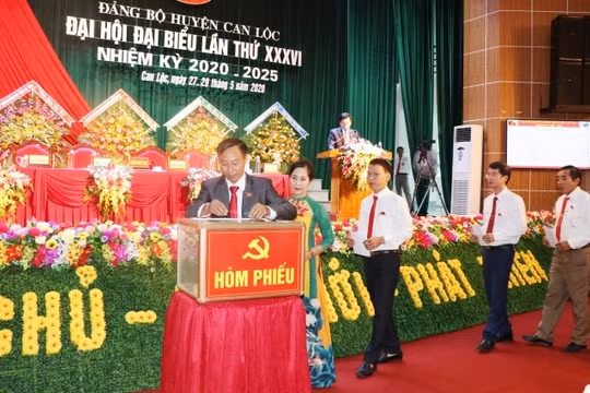 Hà Tĩnh: Rút ngắn thời gian tổ chức Đại hội Đại biểu Đảng bộ tỉnh do thời tiết diễn biến phức tạp