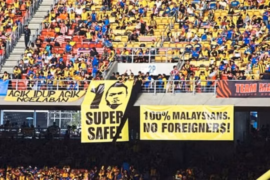LĐBĐ Malaysia nhận sự chỉ trích dữ đội vì chính sách "nhập tịch" ồ ạt