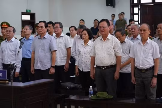 Hai cựu Chủ tịch UBND TP Đà Nẵng Trần Văn Minh, Văn Hữu Chiến bị bắt giam tại Tòa