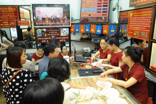 Giá vàng hôm nay 12/5: Bất ngờ giảm mạnh