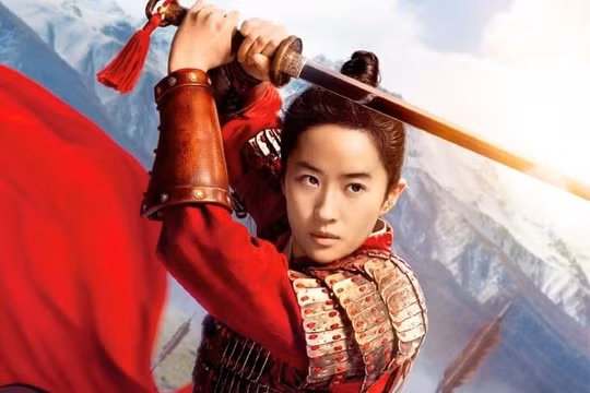 Poster mới của bom tấn 'Mulan' cho thị trường Trung Quốc bị “ném đá” dữ dội.