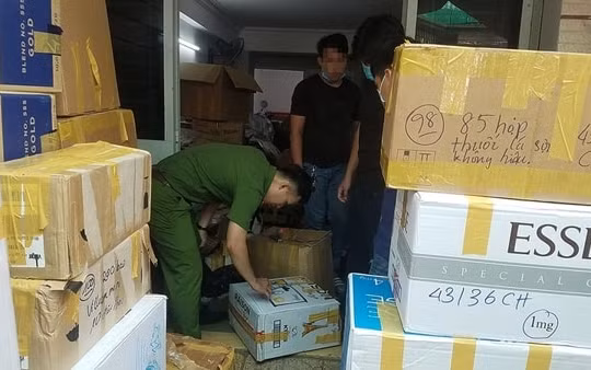 TP.HCM: Phát hiện kho xì gà, thuốc lá lậu cực lớn