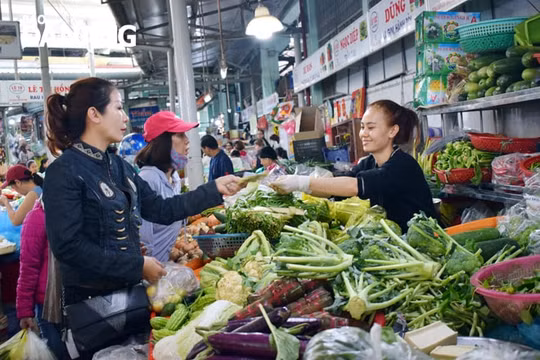 Đà Nẵng: Phát thẻ đi chợ, người dân 3 ngày được đi chợ 1 lần