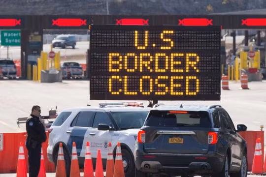 Trump xem xét cấm người dân quay về Mỹ nếu bị nghi ngờ nhiễm Covid-19