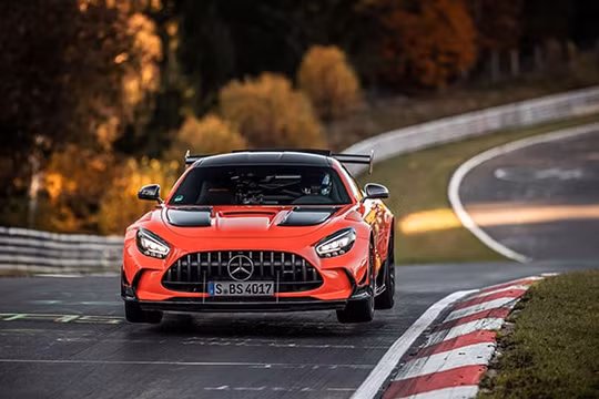 GT Black Series 2021 soán ngôi tốc độ Lamborghini Aventador SVJ ở đường đua Nurburgring