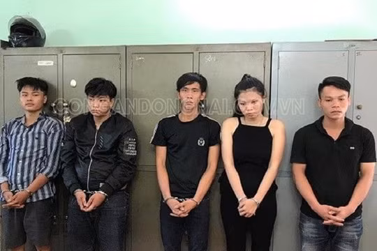 Bắt nhóm con nghiện bán ma túy đá kiếm lời
