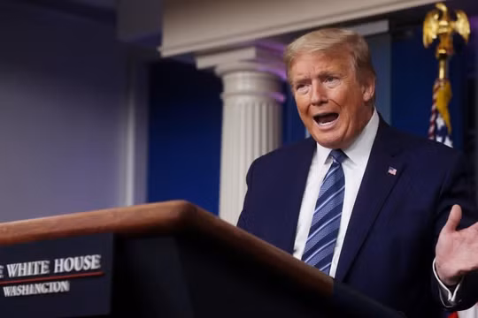 Trump ký lệnh cấm nhập cư đối với người xin thẻ xanh tại Mỹ