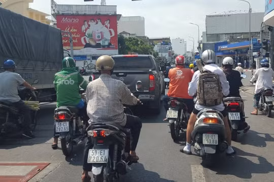 TP.HCM nhộn nhịp ngay ngày đầu nới lỏng giãn cách xã hội