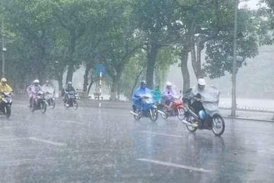 Dự báo thời tiết hôm nay (23/4): Hà Nội đề phòng mưa dông lớn, Nam Bộ nắng nóng