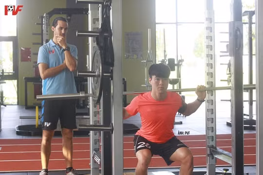 Đỗ Duy Mạnh trở lại phòng tập sau tin đồn 'đánh vợ'