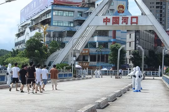 Việt Nam bàn giao hơn 100 người Trung Quốc nhập cảnh trái phép