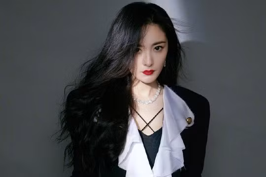 Dương Mịch, Dương Tử gây sốt Weibo với loạt ảnh hậu trường quyến rũ tới từng milimet