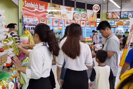 Thừa Thiên Huế: Người dân không nên mua sắm tích trữ gây khan hiếm ảo hàng hoá trong lúc dịch Covid-19