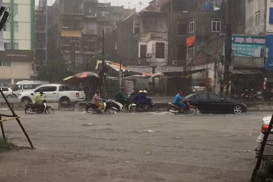 Dự báo thời tiết 15/10: Bắc Bộ và Bắc Trung Bộ mưa lớn, cảnh báo nguy cơ sạt lở đất