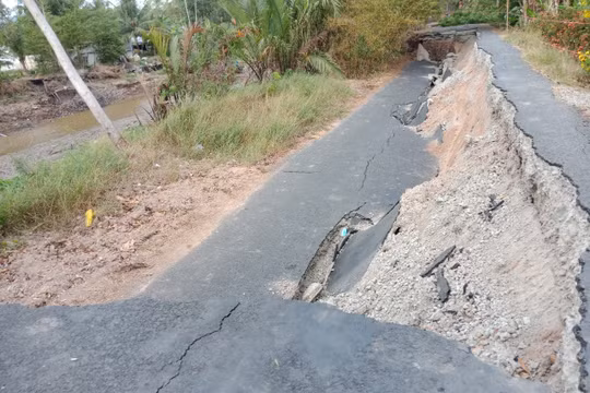 Cà Mau: Hiện tượng đường giao thông sụt lún nghiêm trọng lại xuất hiện ở huyện Trần Văn Thời