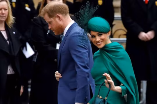 Harry và Meghan tham dự buổi họp hoàng gia cuối cùng
