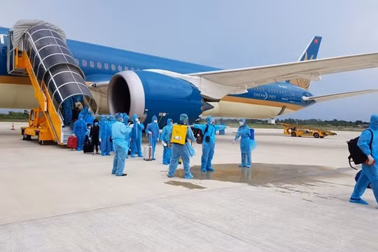 Du khách từ Đà Nẵng về sân bay Tân Sơn Nhất sẽ phải thực hiện cách ly đủ 14 ngày