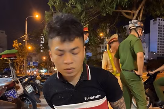 Bắt 2 kẻ ngáo đá, thách thức và hành hung người thi hành công vụ