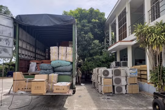 Quảng Nam: Tạm giữ lô hàng trên xe tải nghi nhập lậu