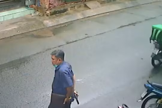 Công an vào cuộc xác minh người đàn ông cầm súng đe dọa 2 phụ nữ ở Hóc Môn
