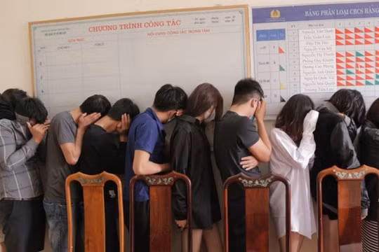 Bắt 11 thanh niên ‘đập đá’ trong khách sạn ở Hà Tĩnh