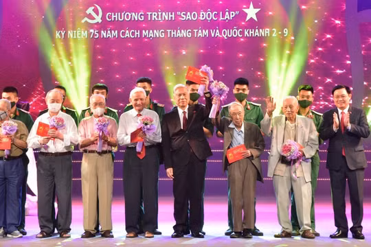 Chương trình nghệ thuật "Sao độc lập": Xúc động với các nhân chứng lịch sử