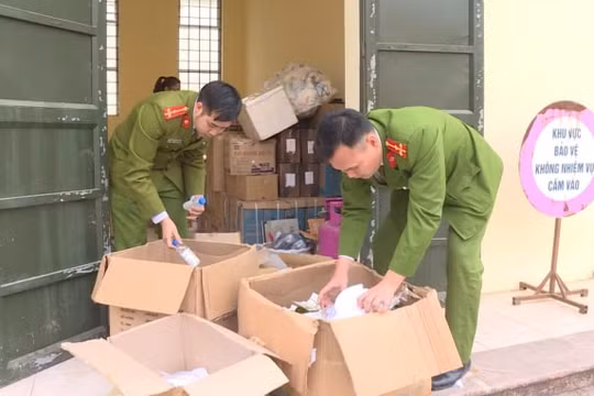 Phú Thọ: Thu giữ hàng nghìn chai nước rửa tay và khẩu trang không rõ nguồn gốc