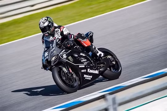 Kawasaki Ninja ZX-10RR 2021 xuất hiện trên đường đua thử nghiệm