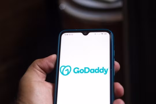 Hacker lợi dụng GoDaddy để tấn công các trang wed tiền ảo