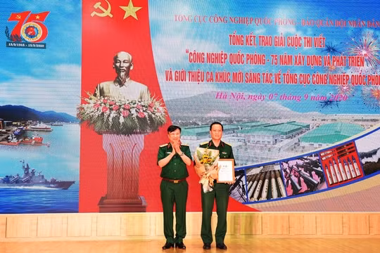 20 tác phẩm xuất sắc được khen thưởng tại cuộc thi viết về công nghiệp quốc phòng