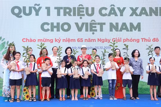 Vinamilk và "Quỹ 1 triệu cây xanh" – nỗ lực gia tăng mảng xanh cho trường học
