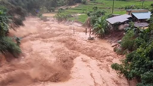 Hà Giang mưa lớn kéo dài khiến hai người tử vong