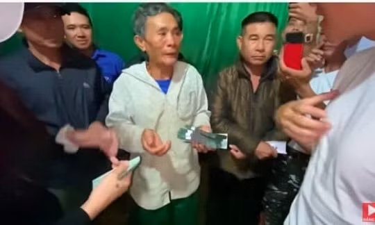 Thủy Tiên lý giải việc cho cụ ông 200 triệu