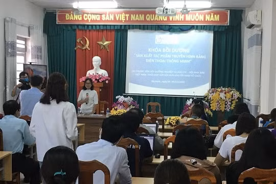 Tây Ninh tập huấn kỹ năng làm báo bằng điện thoại di động