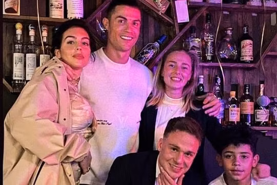 Siêu sao Ronaldo để lại ấn tượng cho NHM