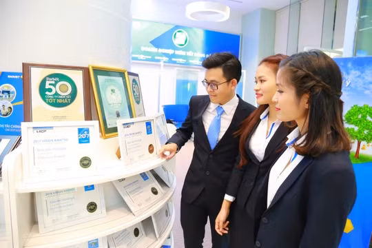 Bảo Việt - doanh nghiệp dẫn đầu ngành Bảo hiểm trong Top 50 công ty niêm yết tốt nhất Việt Nam