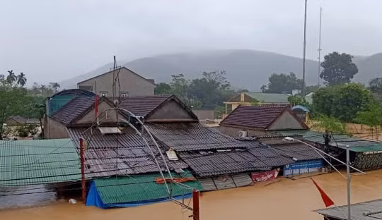 Nghệ An: Mưa lớn, hàng loạt nhà máy thủy điện xả lũ gây ngập sâu ở nhiều huyện
