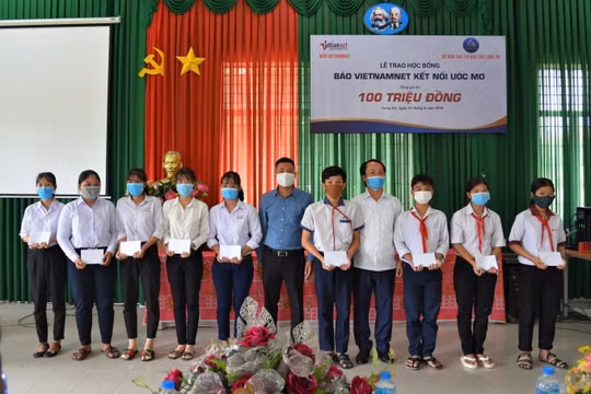 Him Lam Land chắp cánh ước mơ cho học sinh nghèo vượt khó ở Long An