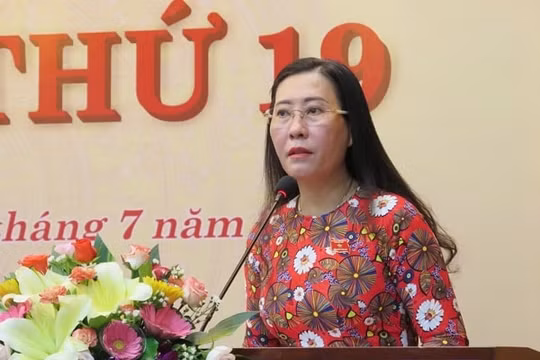 Bà Bùi Thị Quỳnh Vân giữ chức vụ Bí thư Tỉnh ủy Quảng Ngãi