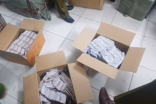Bắt lô hàng gần 1.000 chiếc iPhone lậu trị giá 8 tỷ đồng