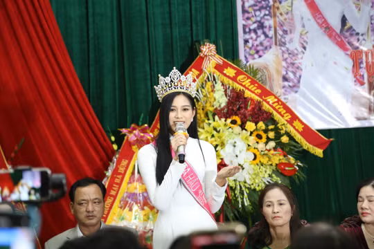 Tân hoa hậu truyền cảm hứng cho những người trẻ tại quê nhà