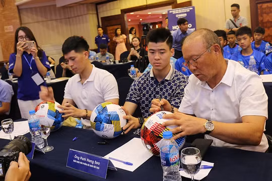 "Tuổi thơ dữ dội" của Đình Trọng: Bị loại từ vòng bảng giải bóng đá thiếu niên
