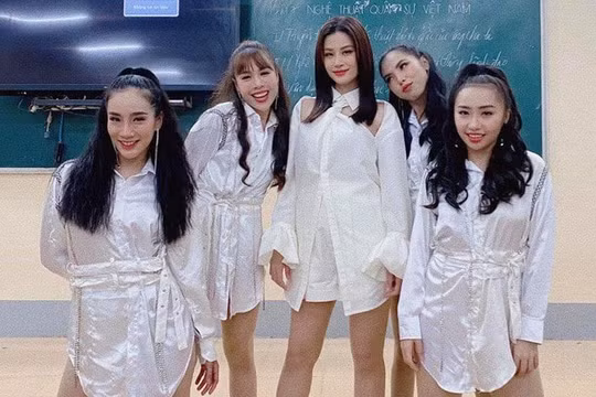 Đông Nhi bầu bì tháng thứ 5 vẫn quẩy cực sung trên sân khấu