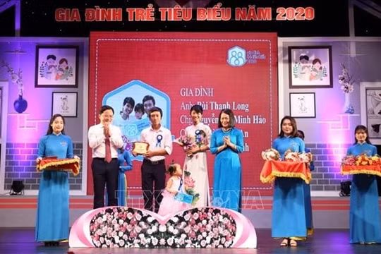 Tuyên dương 22 gia đình trẻ tiêu biểu năm 2020