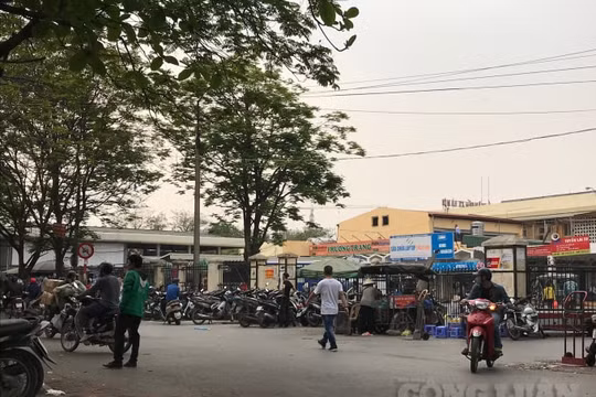 Hà Nội: Vỉa hè, lòng đường được “tận thu” đến bao giờ?